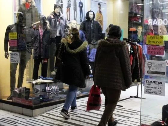 El precio de la ropa subió impresionantemente un 100% en un año y locales salteños temen cerrar