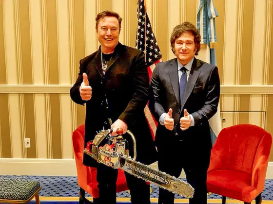 Javier Milei se encontró con Elon Musk y le obsequió una motosierra