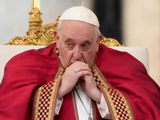 “El papa Francisco no está fuera de peligro”, dijo uno de sus médicos