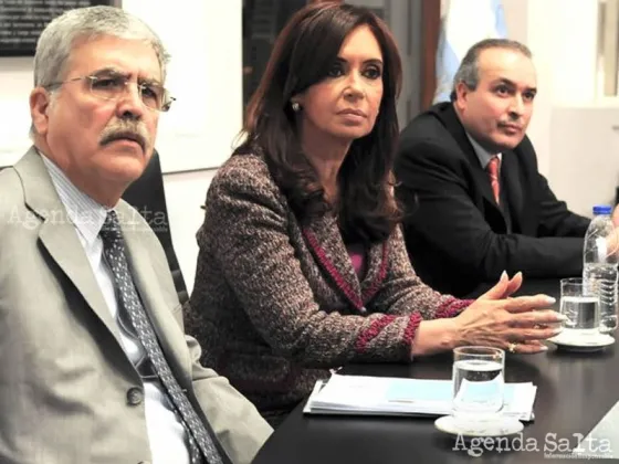 Cristina Fernández de Kirchner y el ex secretario de Obras Públicas, José López, en el acto de llamado a licitación para la construcción de la autovía Pilar-Pergamino, realizada en el Salón Mujeres Argentinas de Casa de Gobierno, 20/07/2010