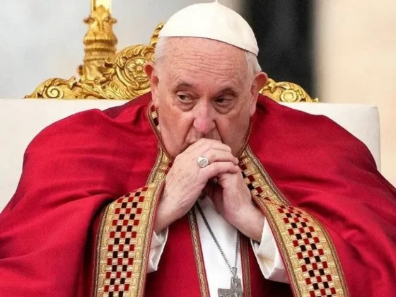 El Papa Francisco muestra avances tras su octava noche de internación