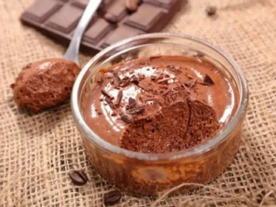 Mousse de chocolate con 2 ingredientes y sin huevo: la receta más cremosa para tentarte sin culpa