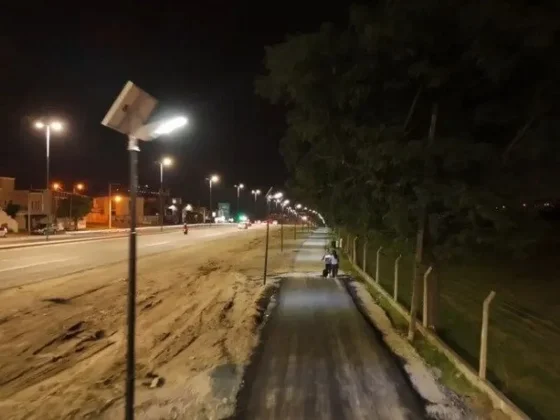 La Municipalidad coloca nuevas luminarias en zona oeste