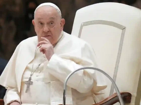 Preocupación mundial: el papa Francisco sigue en estado crítico, pero pasó una noche tranquila