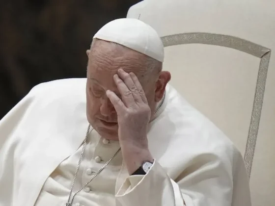 El Papa Francisco sufrió una crisis respiratoria y su pronóstico sigue siendo reservado