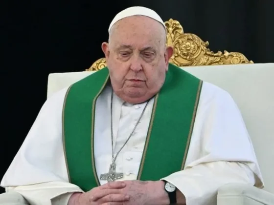 El papa Francisco volvió a sufrir dos crisis respiratorias: crece la preocupación en el Vaticano