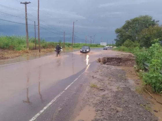 El Carril sufre cortes en la Ruta 68 por agua y derrumbes