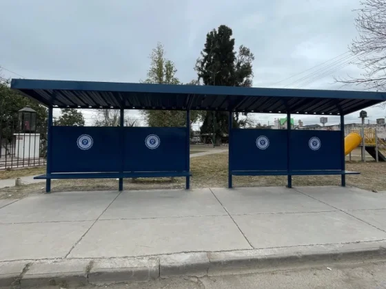 Finalizó la instalación de 45 nuevos paradores de colectivos
