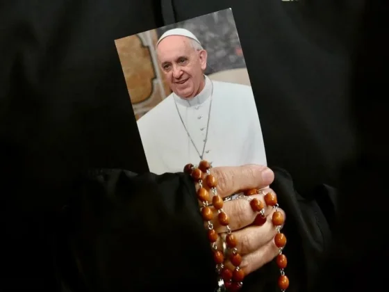 El Papa Francisco sigue en reposo, luego de pasar otra noche tranquila