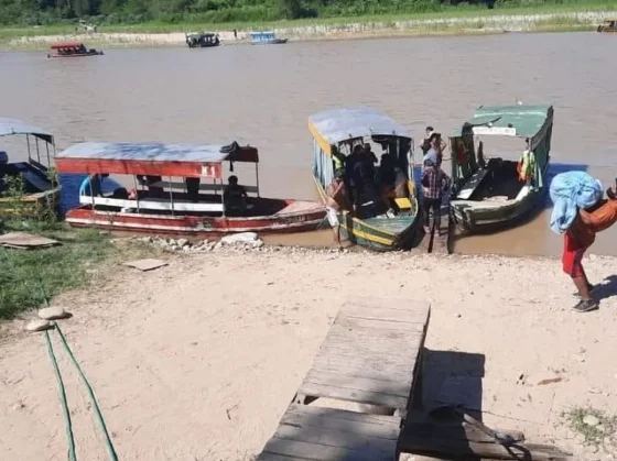 Bermejo: El paso fronterizo de chalanas fue cerrado debido a la crecida del río