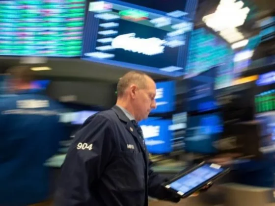 Wall Street en alerta roja: el Nasdaq se desploma hasta más 3% y sube el índice de miedo