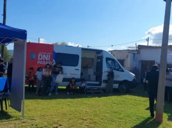 El móvil de identificación del Registro Civil llega a Las Lajitas