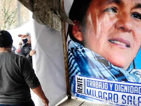 Una imagen de Milagro Sala en el acampe del año pasado para pedir su liberación. Foto Luciano Thieberger.