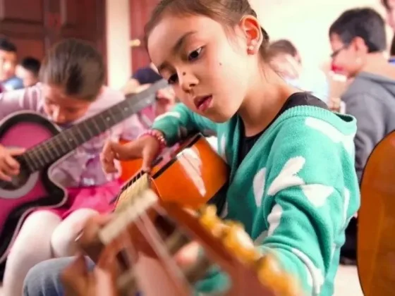 Inician los talleres de guitarra, trombón y coro en el CIC de Solidaridad
