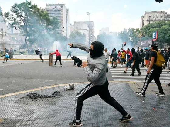 El Gobierno culpó a los barras, el kirchnerismo y la izquierda por los incidentes