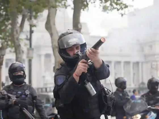 Operaron al fotógrafo que fue herido de gravedad en la marcha al Congreso: su estado es crítico