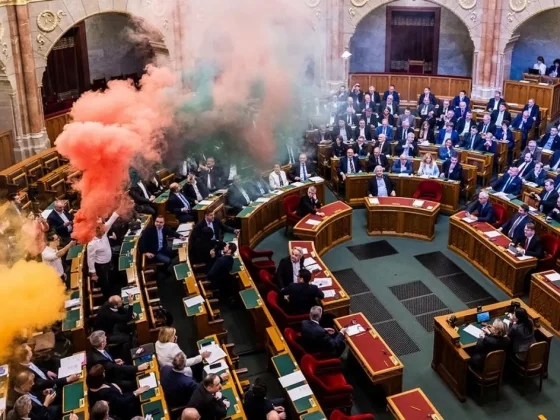 Hungría aprueba la prohibición de la marcha del Orgullo LGTBI con el argumento de proteger al menor