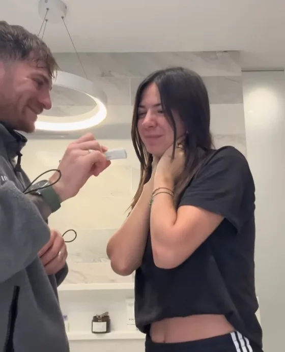 Alexis Mac Allister y Ailén Cova anuncian con emoción que serán padres de una niña