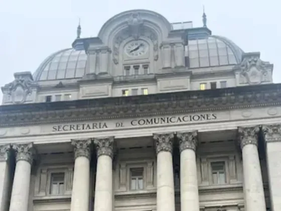 Quitaron el cartel de “Centro Cultural Kirchner” del Palacio Libertad