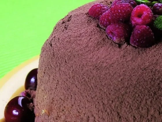 Bomba helada de crema americana y chocolate en cuatro simples pasos