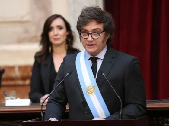 Milei celebró la baja de la pobreza y apuntó a la oposición, "periodistas ensobrados" y "econochantas"