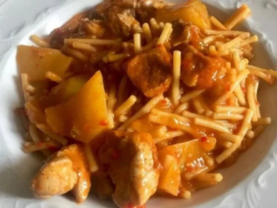 Fácil y riquísimo: Guisito de carne de cerdo con fideos