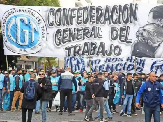 A días del paro general, el Gobierno no consigue acercarse a la CGT, pero lograría que haya colectivos