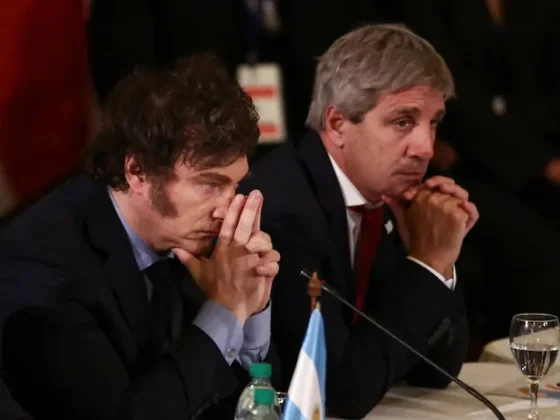 Guerra de aranceles: sube el dólar blue y el riesgo país se acerca a los 1000 puntos