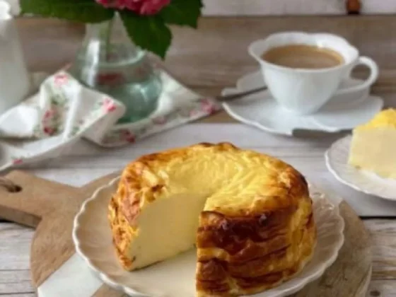 Torta de yogur estilo cheesecake: con solo 3 huevos y 3 bananas, prepará la receta más exquisita para merendar