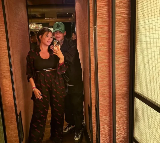 Terrible polémica por la nueva foto que Wanda Nara puso en la funda de su celular