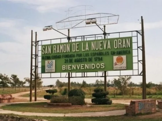 ORÁN: Prohibieron colocar propaganda política en los postes de alumbrado público
