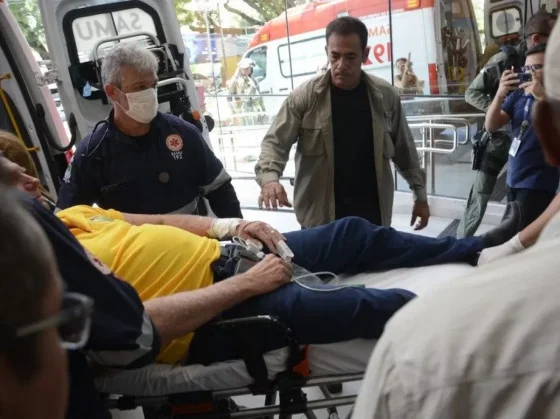 Jair Bolsonaro fue internado de urgencia en un hospital