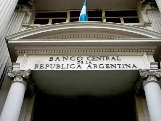 Dólar: cómo funcionará el nuevo esquema de bandas cambiarias que anunció Luis Caputo