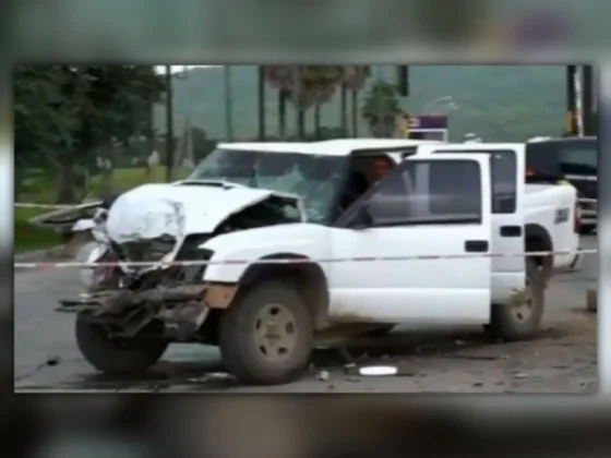 Un móvil policial y un colectivo protagonizaron un violento choque en la exAunor