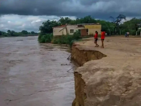 El Pilcomayo vuelve a amenazar a todo un pueblo salteño
