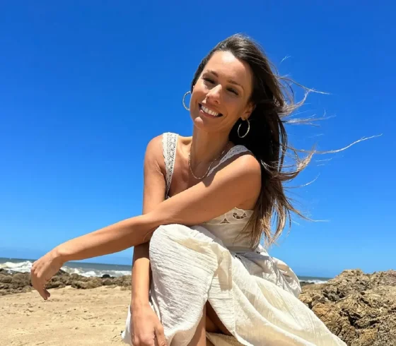 Pampita se suma a la tendecia street style con el suéter que eleva cualquier look de otoño