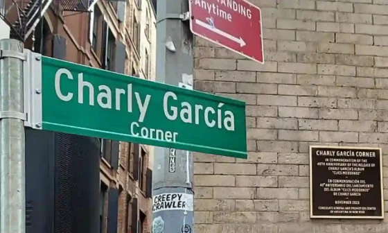 Fito Páez recorrió la “Esquina Charly García” en Manhattan