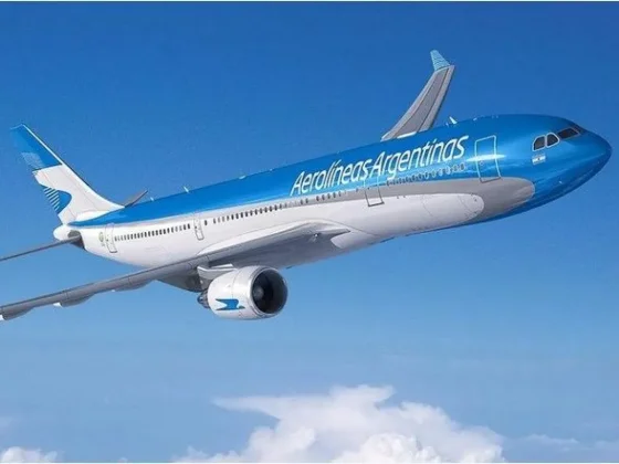 Vuelo de Aerolíneas Argentinas hacia Colombia tuvo que volver de emergencia a Aeroparque