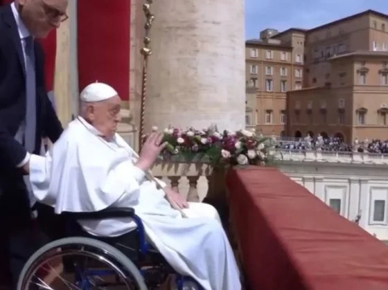 El Papa Francisco participó en la bendición de Pascua mientras continúa su recuperación