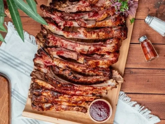 Cómo cocinar un delicioso costillar de cerdo con salsa barbacoa casera