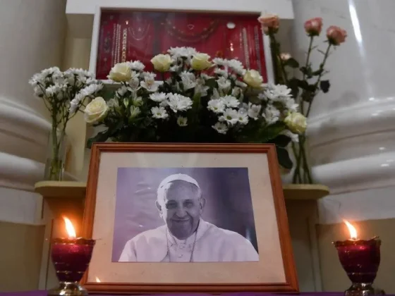 Francisco pidió una despedida sencilla: tumba modesta y una lápida con su nombre
