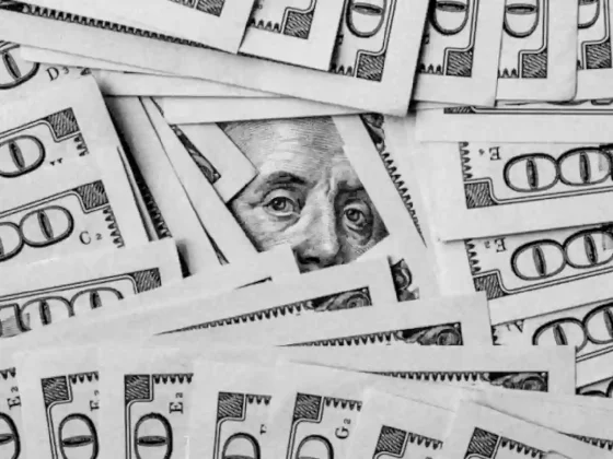 Caputo celebró nuevas bajas del dólar: $1.065 mayorista y una brecha menor al 3%