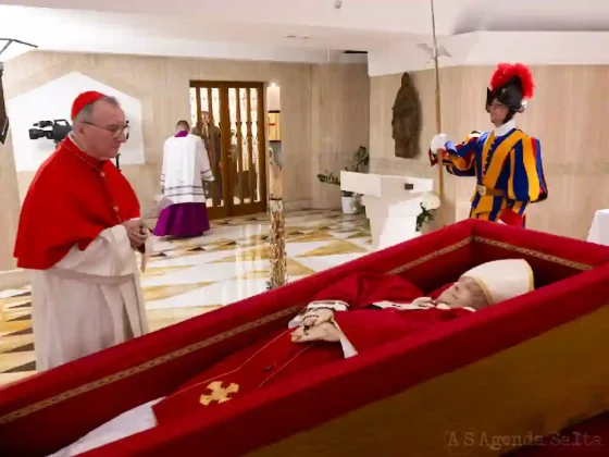 El Vaticano publicó las primeras imágenes del papa Francisco en su féretro