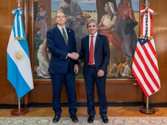 El secretario del Tesoro de EEUU reafirma el respaldo a Argentina y plantea un crédito en caso de emergencia externa