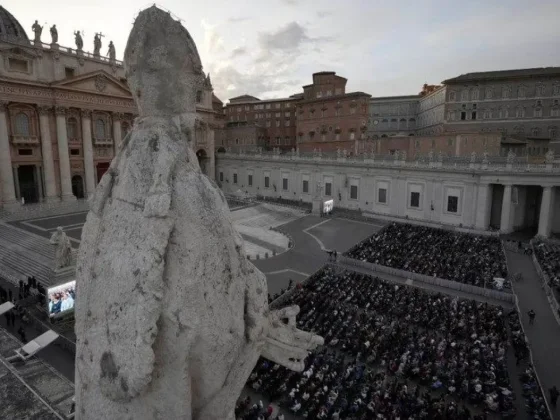 Crecen 35 por ciento las búsquedas para viajar a Roma tras la muerte del Papa