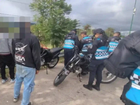 Motociclistas infraccionados por realizar maniobras peligrosas en la vía pública