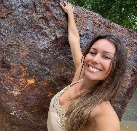 En pleno otoño, Pampita mostró su abdomen tonificado y bronceado impecable