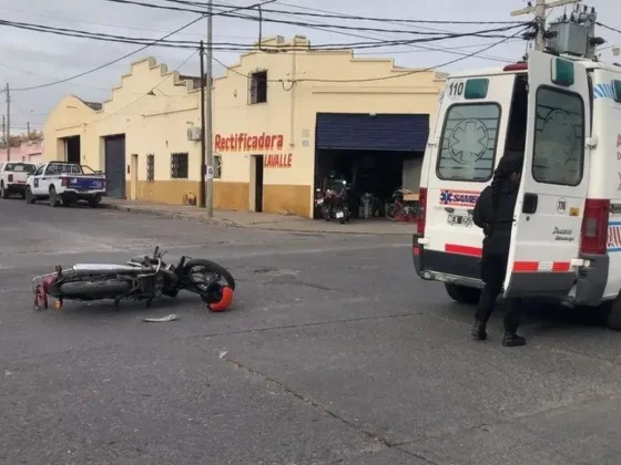 Salteña resultó lesionada tras el choque entre remis y moto