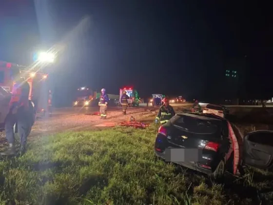 Un diputado chocó con su camioneta en la Ruta 6: una mujer murió en el accidente