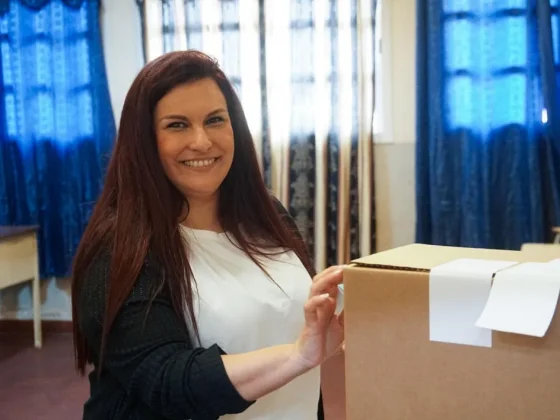 Mónica Juárez emitió su voto: “Votar nos da la posibilidad de expresarnos, queremos que los salteños lo hagan”